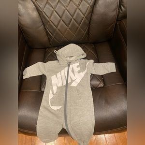 Nike jumper (12 months)